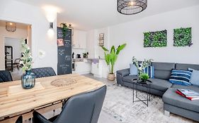 Forest Premium Apartment Balcony - Muelheim, Wi-Fi, Netflix